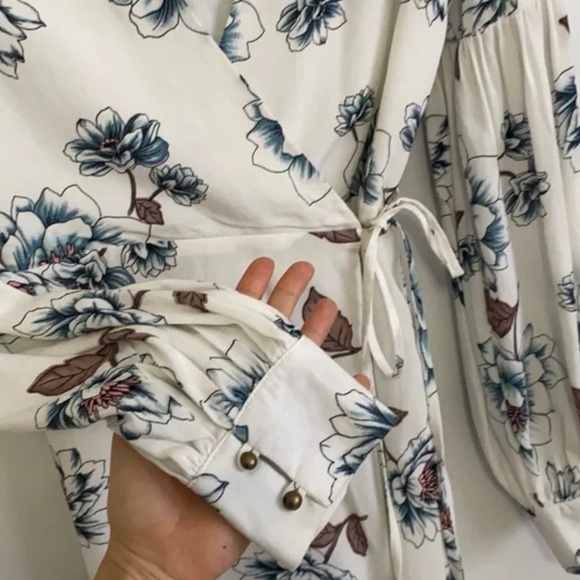 Everly floral print wrap mini - Picture 3 of 5